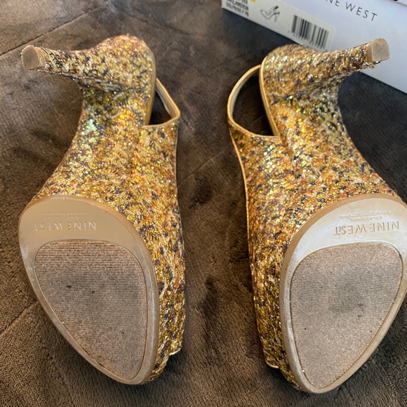 Holiday Kicks - Picture 4 of 7